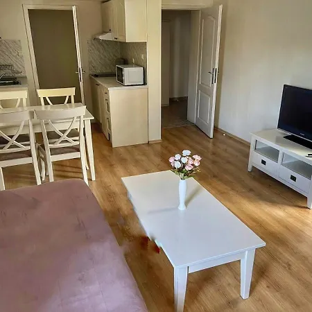 Cozy Flores 2 Bedrooms Sluneční pobřeží
