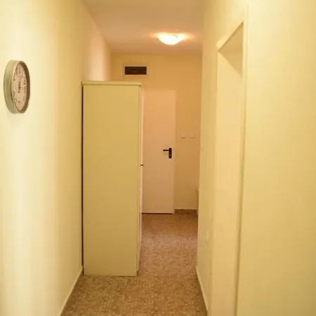 Cozy Flores 2 Bedrooms Apartmán *
